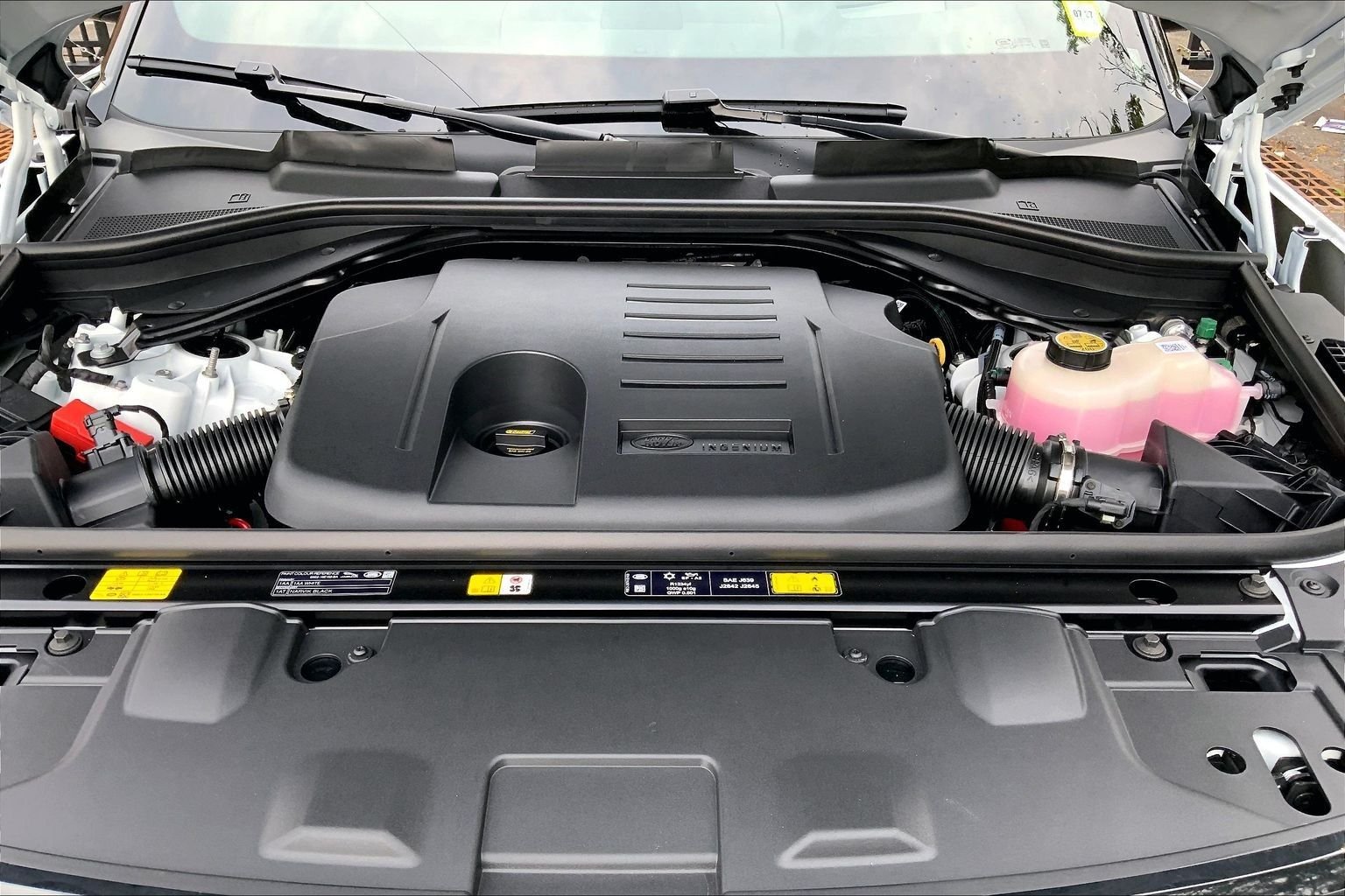 New 2026 Fuji White Land Rover SE 7 Seats image 16