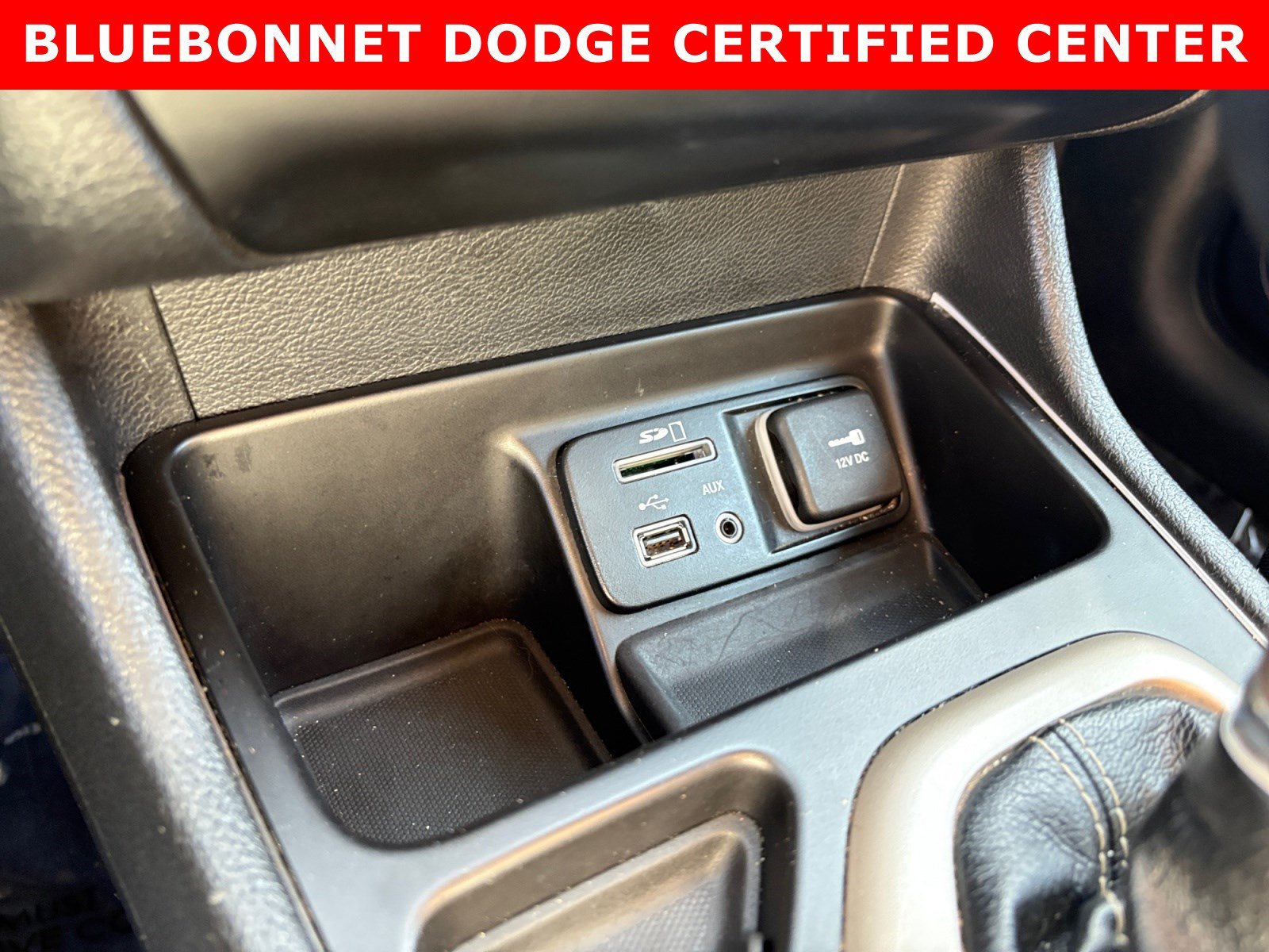 Used 2017 Bright White Clearcoat Jeep Latitude image 19