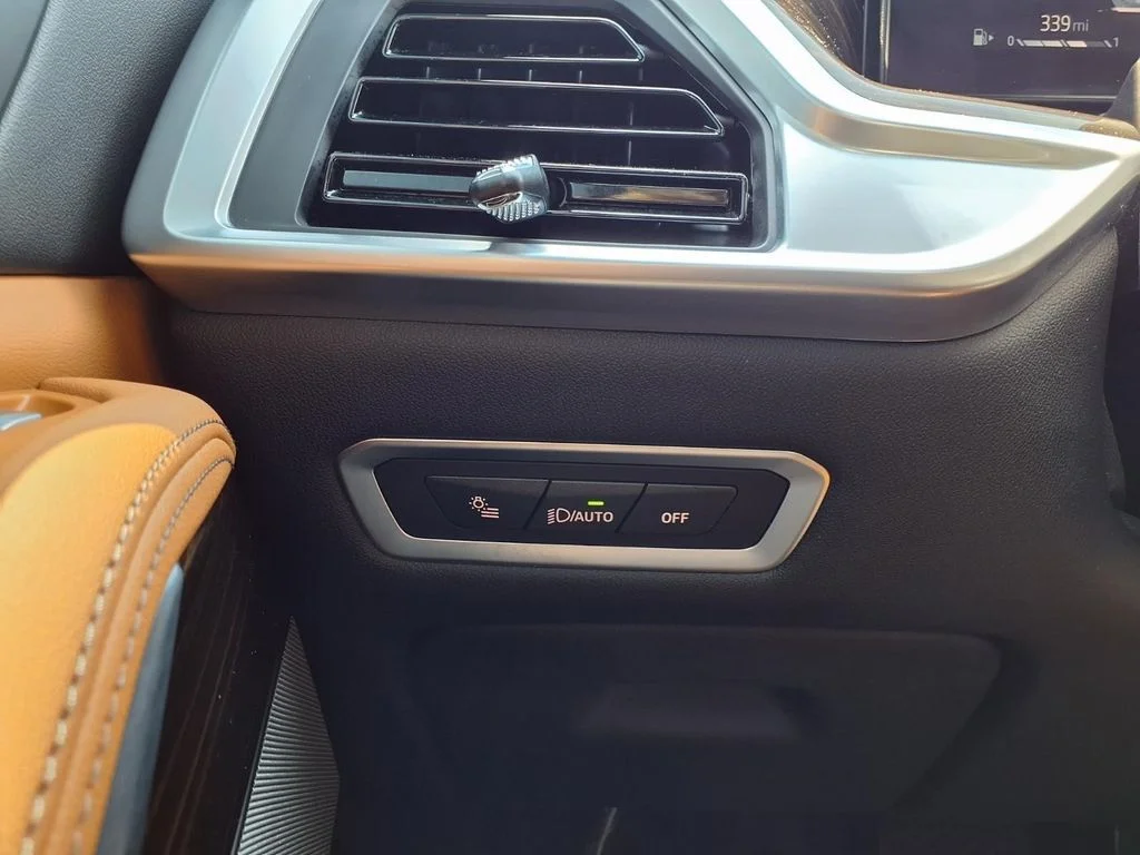 Used 2024 Red BMW xDrive40i image 17