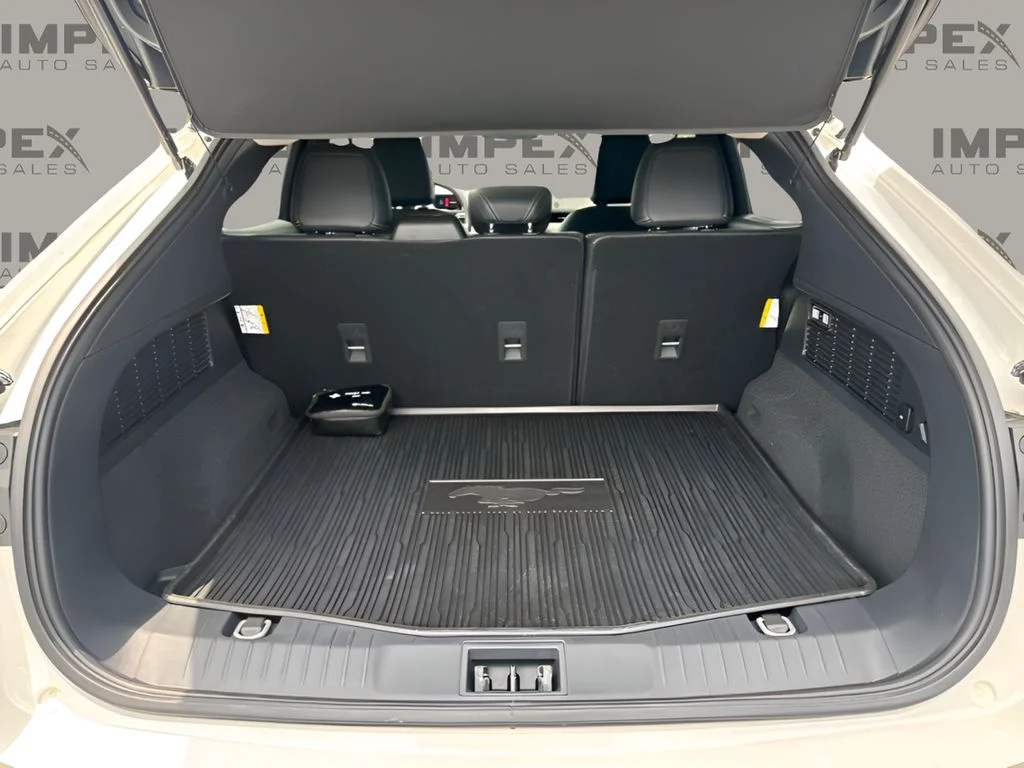 Used 2025 White Ford Select image 30