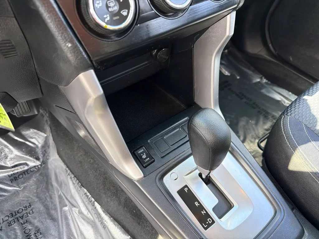 Used 2015 Silver Subaru 2.5i Premium image 32