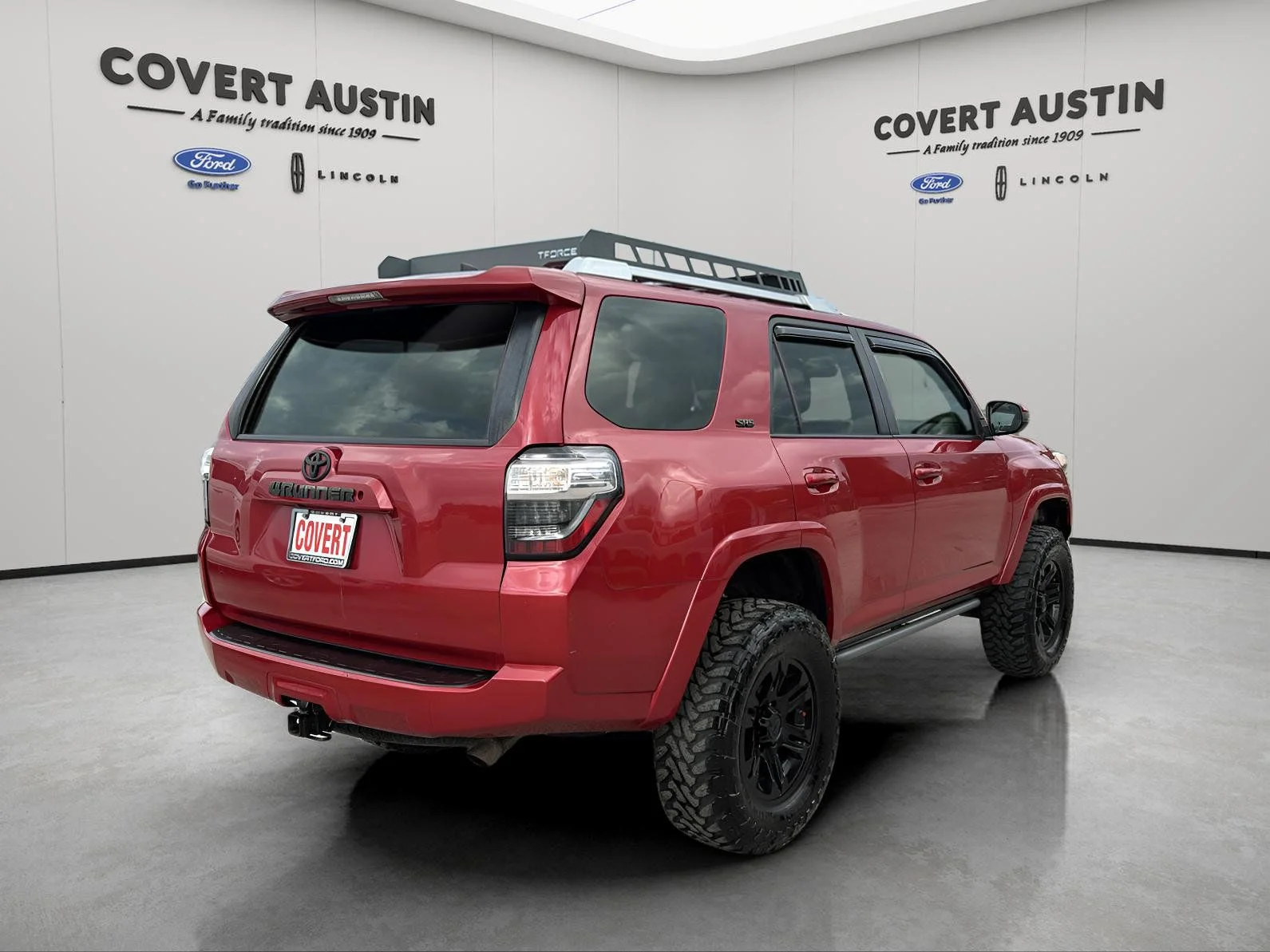 Used 2016 Red Toyota SR5 image 4