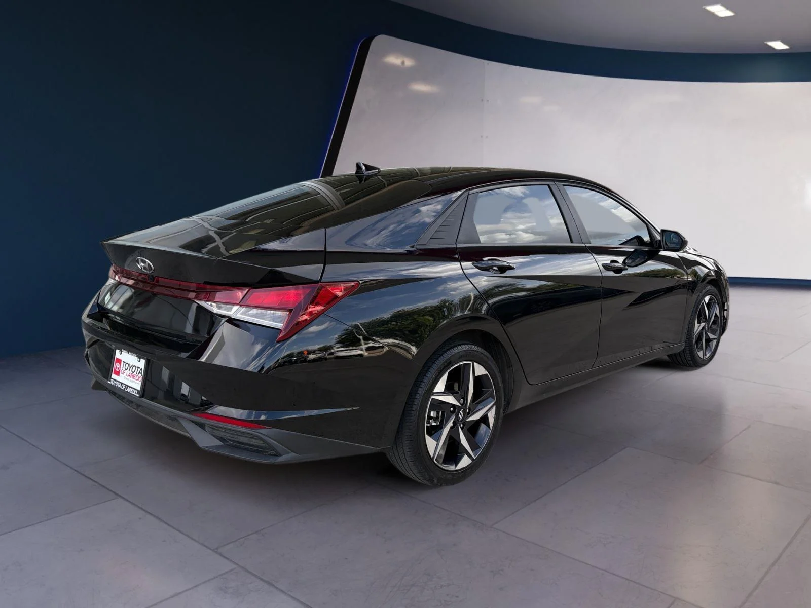 Used 2023 Phantom Black Hyundai SEL image 5