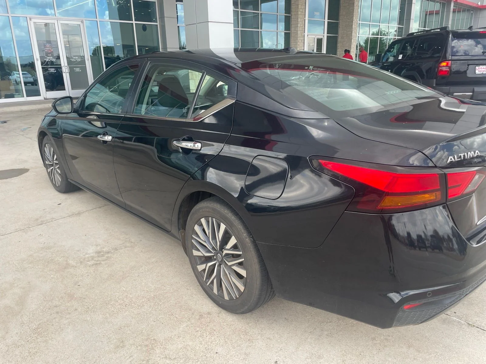 Used 2023 Black Nissan 2.5 SV image 14