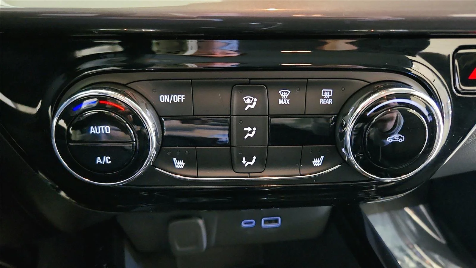 Used 2025 Summit White Chevrolet ACTIV image 30