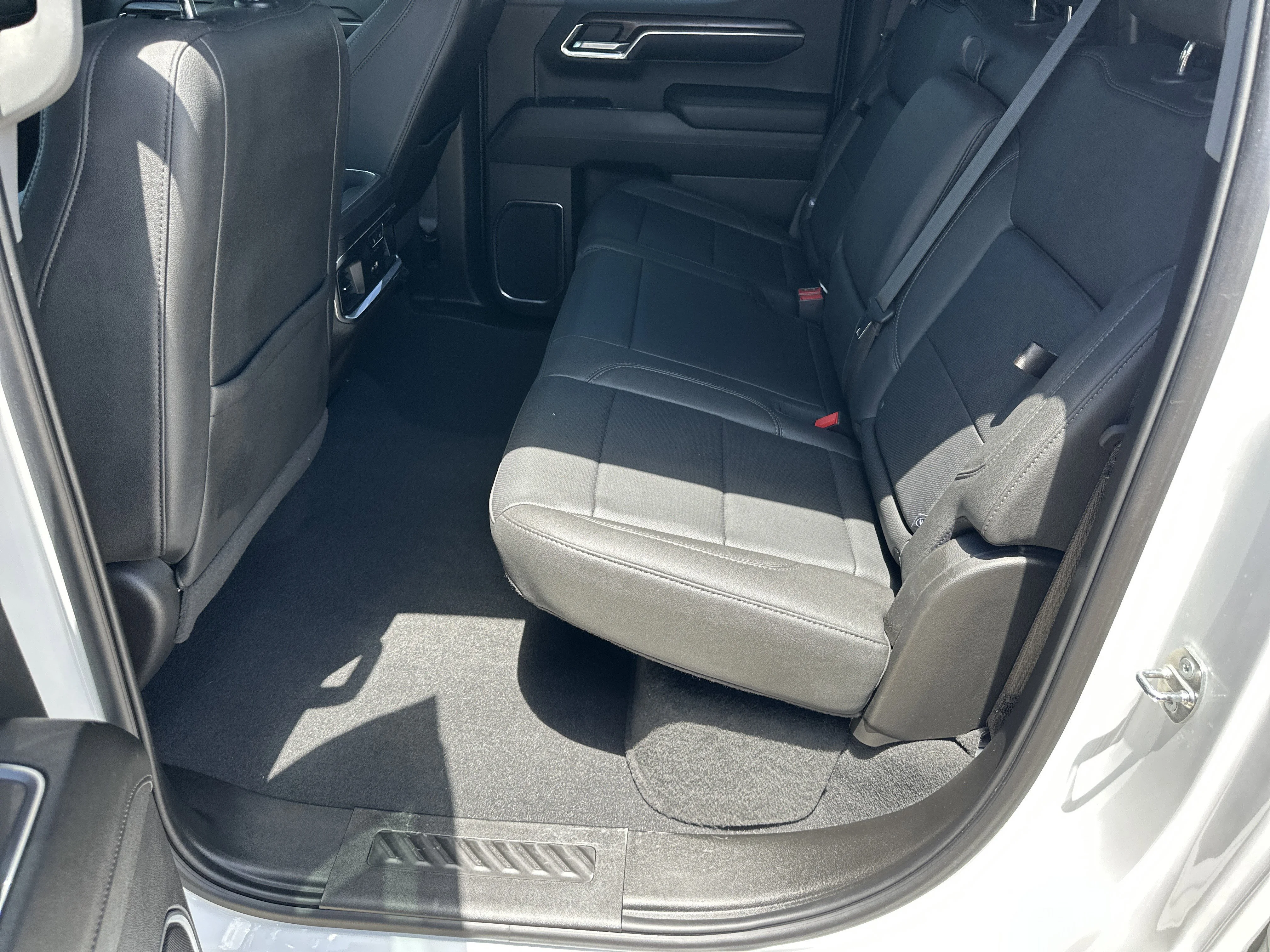 Certified Used 2024 Summit White GMC SLT image 22
