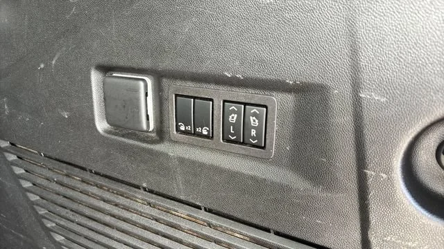 Used 2024 Onyx Black GMC Denali image 38