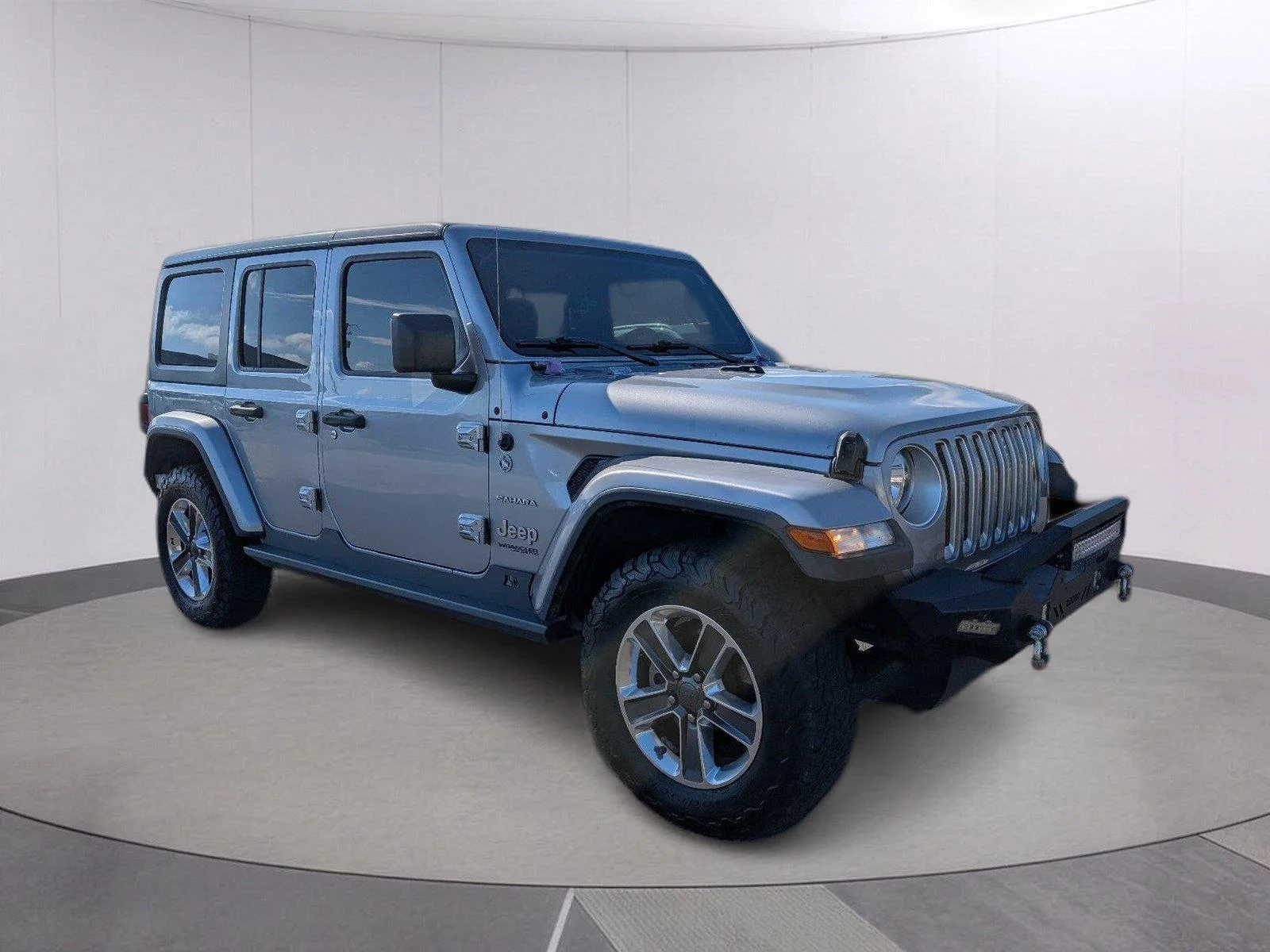 Used 2020 Billet Silver Metallic Clearcoat Jeep Sahara image 9