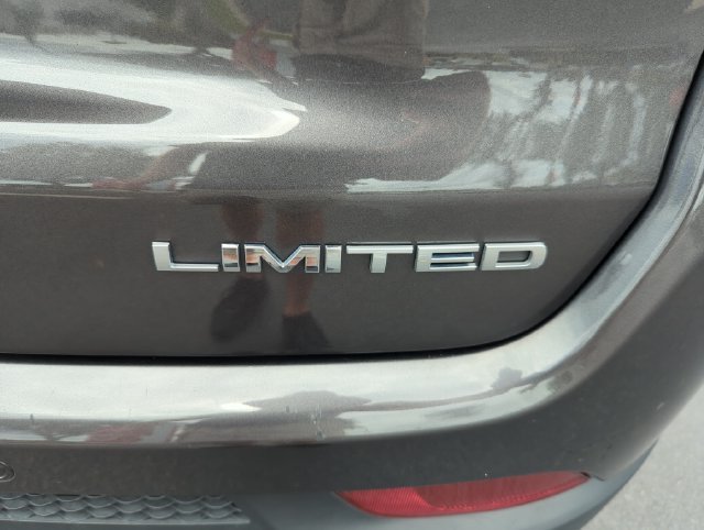 Used 2024 Gray Jeep Limited image 21