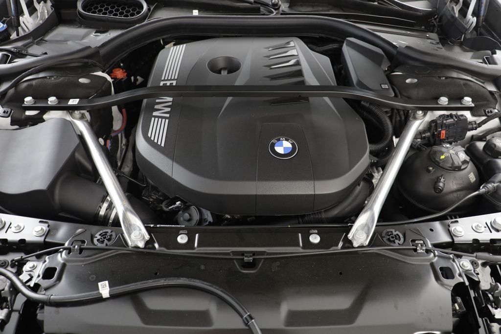 New 2026 Mineral White Metallic BMW 740i xDrive image 24