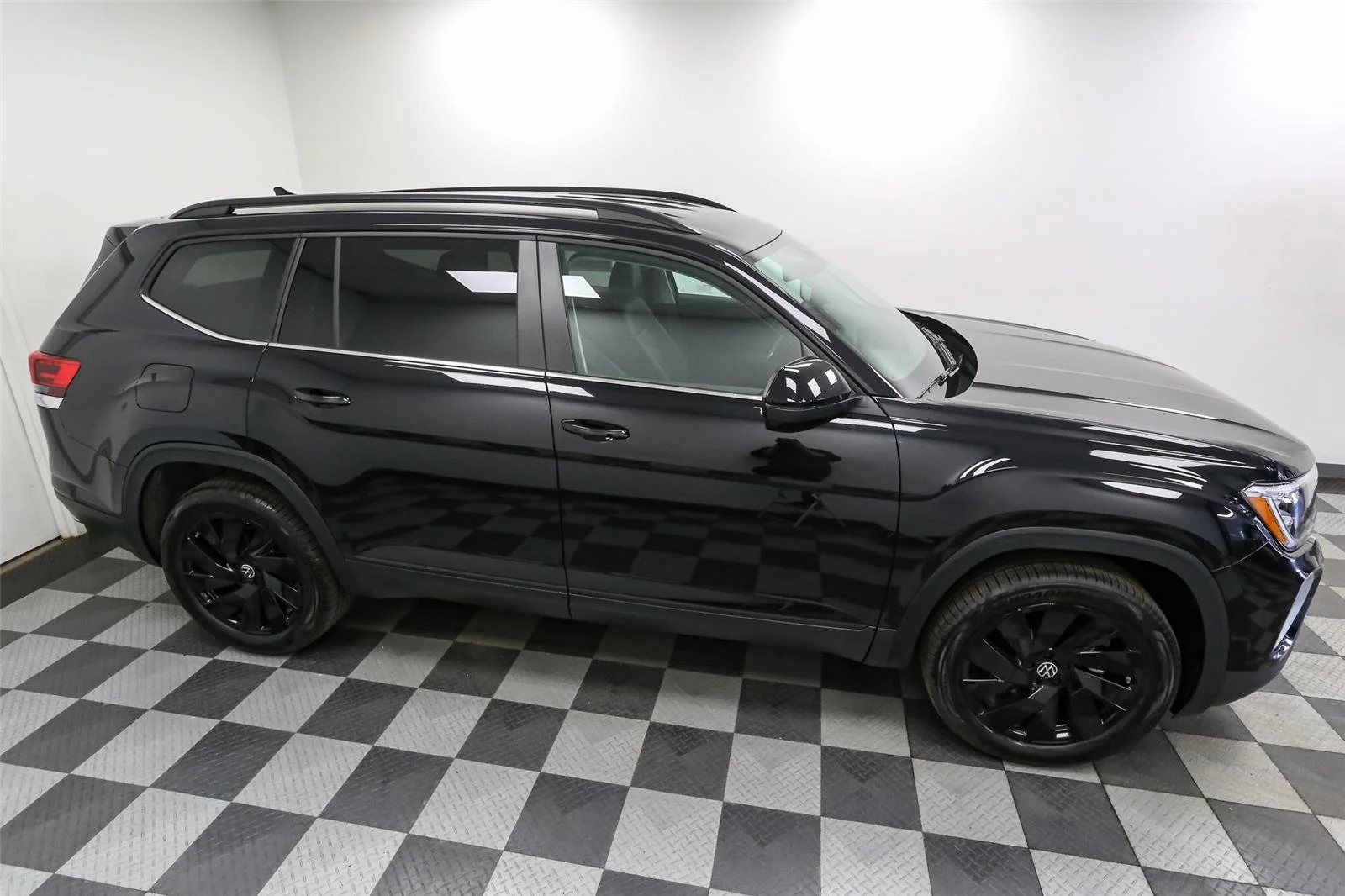 New 2026 Deep Black Pearl Volkswagen 2.0T SE w/Technology image 5