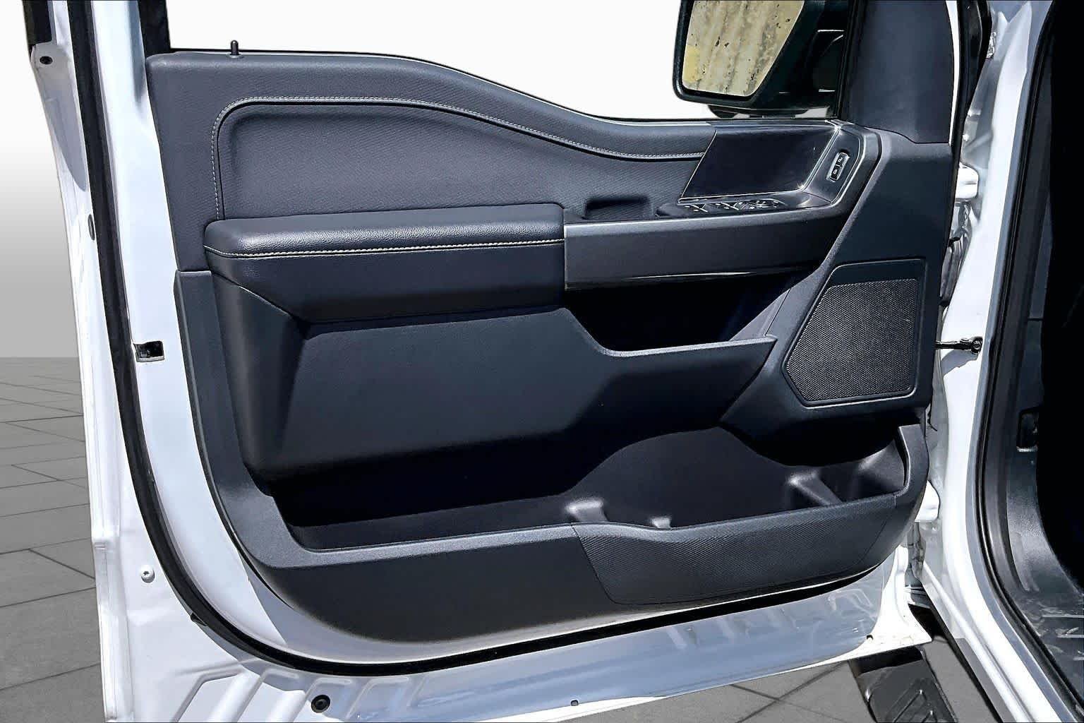 Used 2023 Oxford White Ford XLT image 22