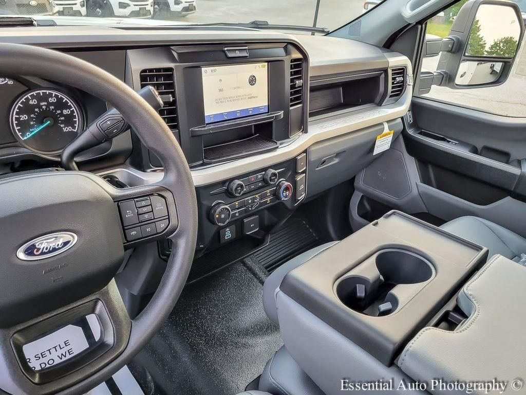 New 2025 Oxford White Ford F-550® XL image 19