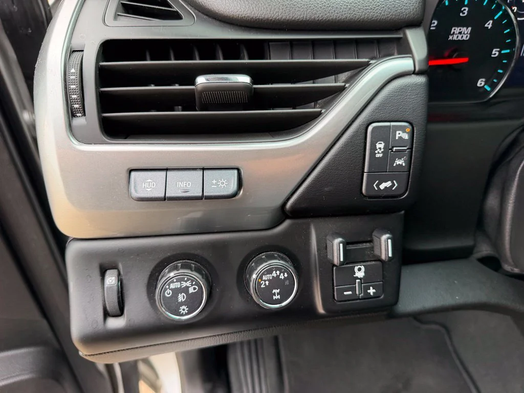 Used 2019 Silver Chevrolet Premier image 15