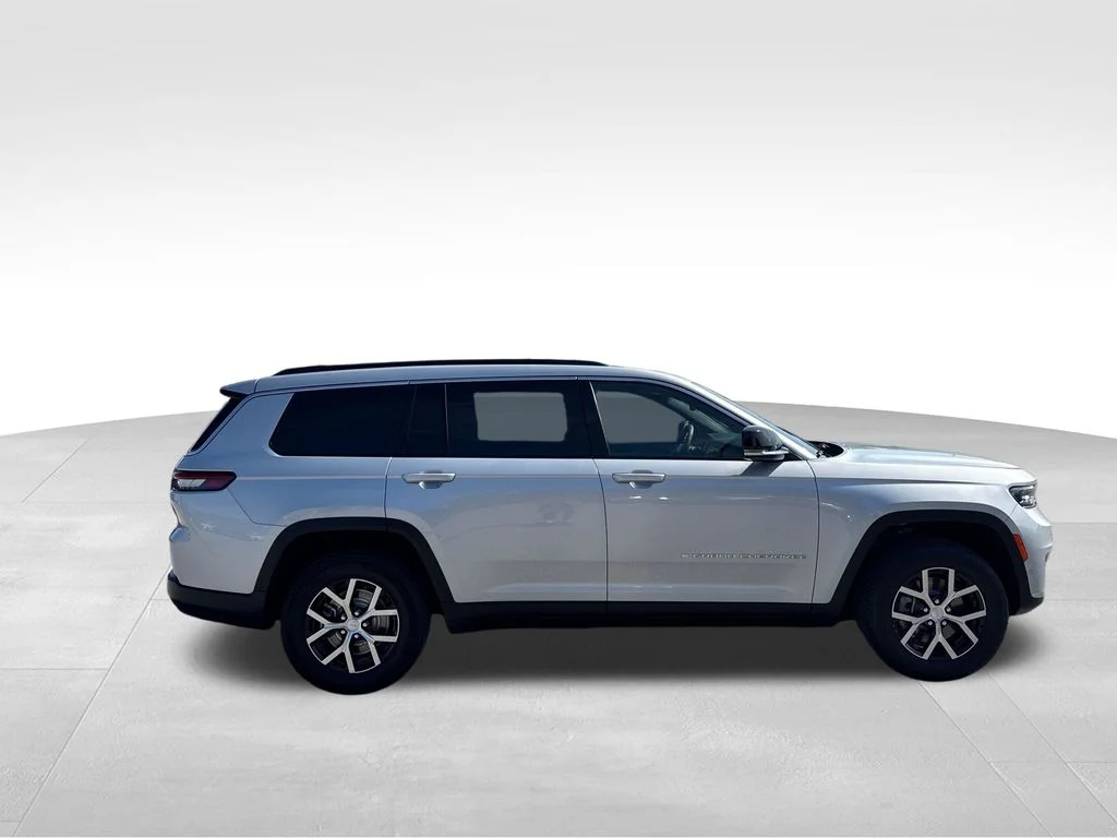 Used 2024 Silver Jeep Limited image 7