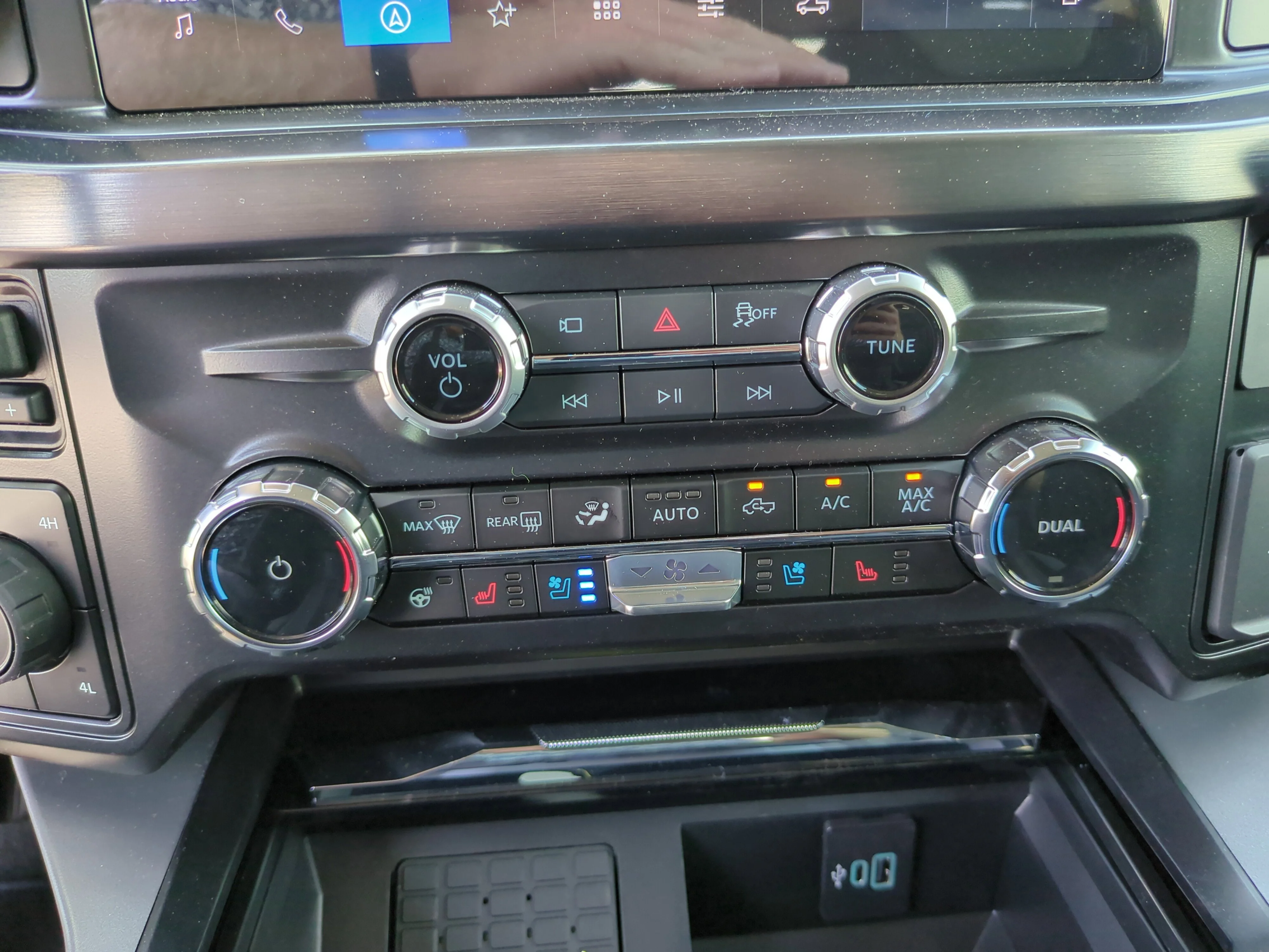 New 2026 Carbonized Gray Metallic Ford F-250® Lariat® image 25