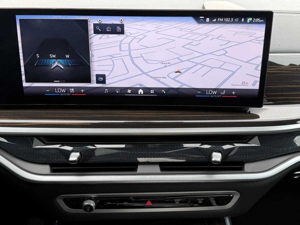 Used 2024 White BMW xDrive40i Sports Activity Vehicle image 25