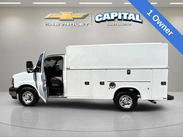 Used 2019 SUMMIT WHITE Chevrolet CUTWAY image 3