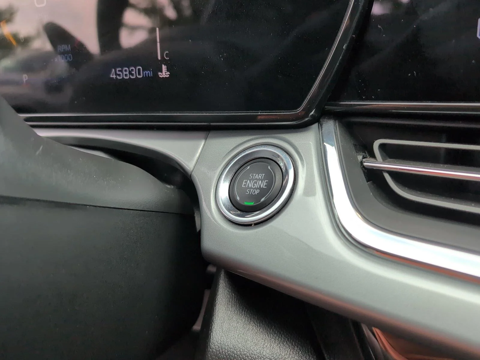 Used 2025 Sterling Gray Metallic Chevrolet LT image 22