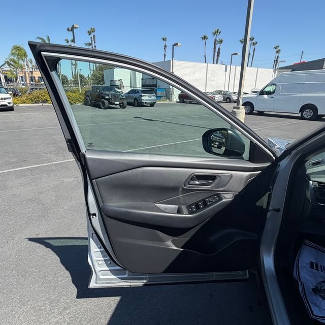 Used 2024 Silver Nissan S image 13