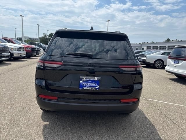 Used 2025 Diamond Black Crystal Pearlcoat Jeep Altitude X image 6