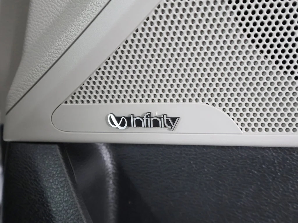 Used 2019 Silver Hyundai Limited image 43