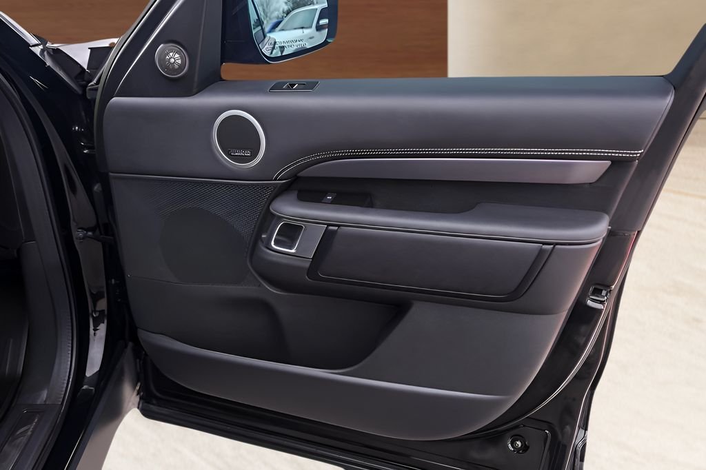 2024 Land Rover Discovery Metropolitan Edition - Photo 33