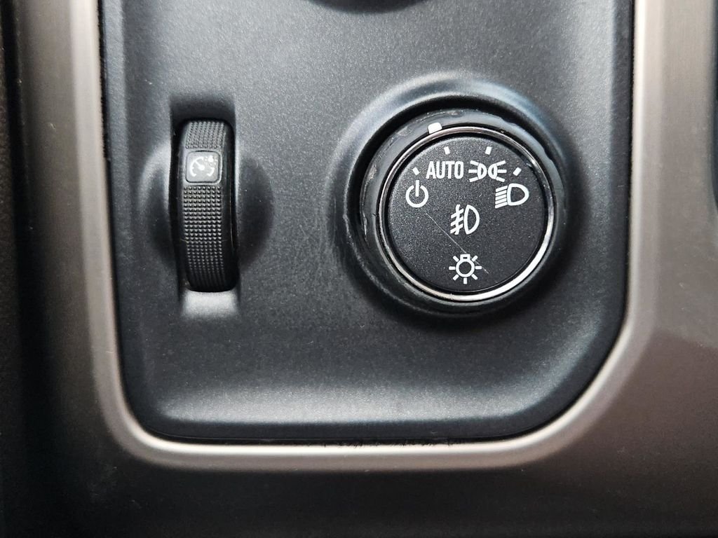 Used 2018 Silver GMC Denali image 15