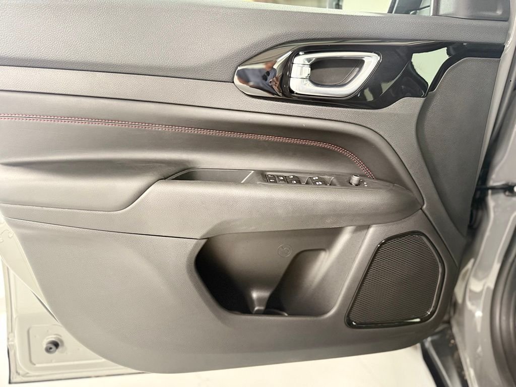 New 2026 Sting-Gray Clear-Coat Exterior Paint Jeep Trailhawk image 14