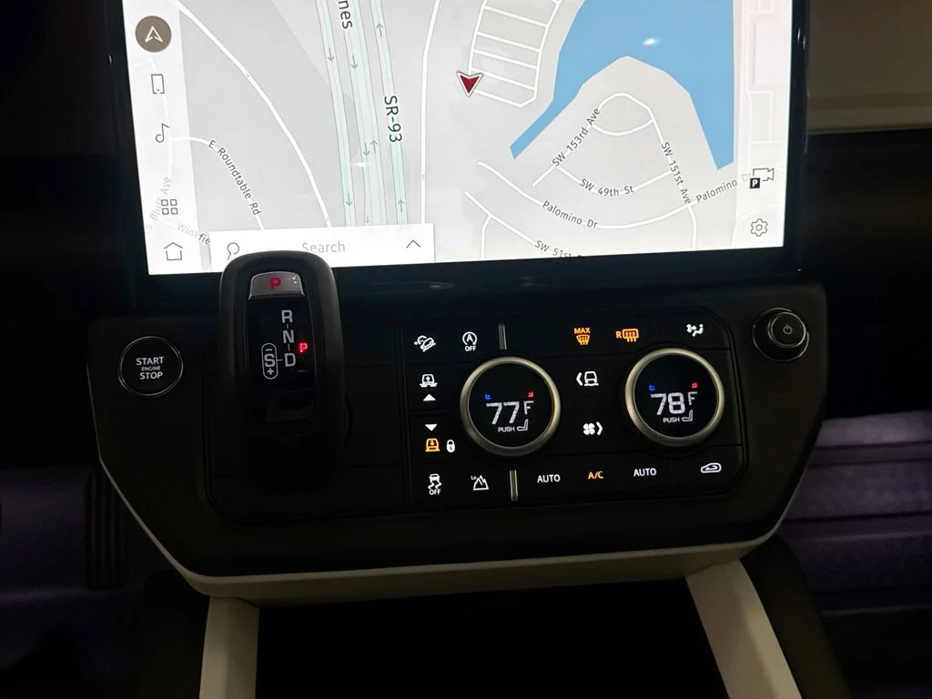 New 2026 Fuji White Land Rover X-Dynamic SE image 16