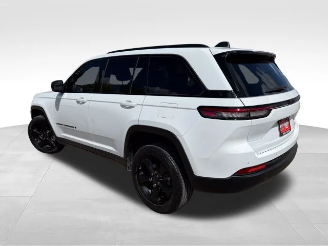 Used 2024 White Jeep Limited image 5