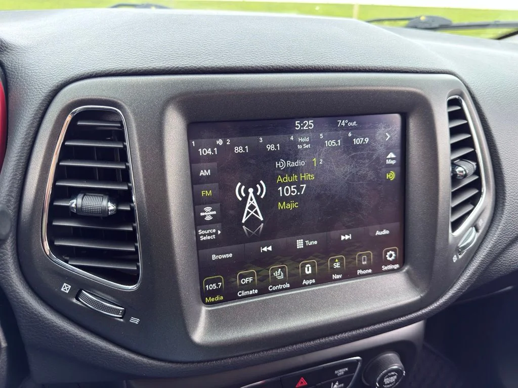 Used 2021 Silver Jeep Trailhawk image 35