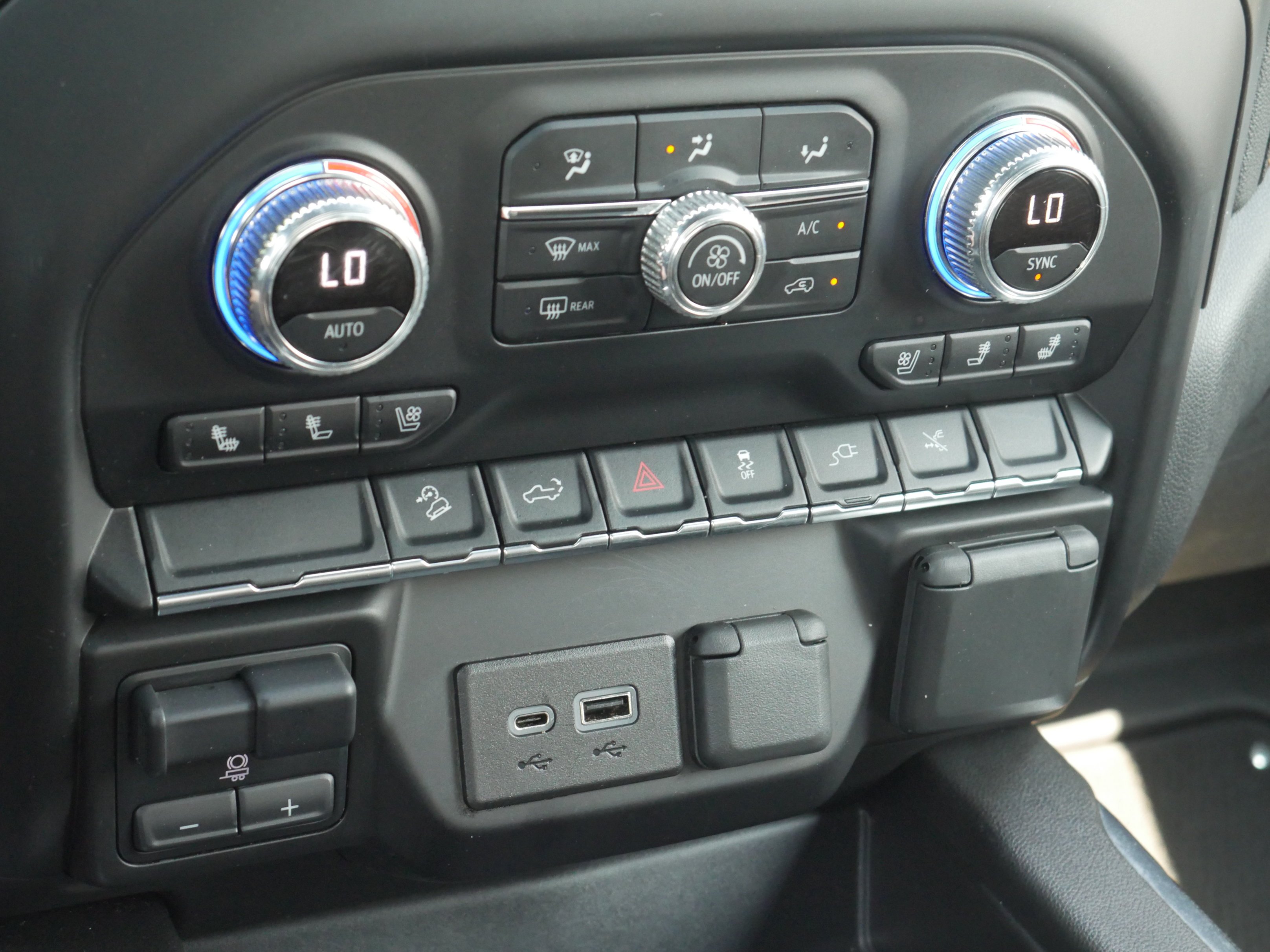 Used 2022 Onyx Black GMC AT4 image 13