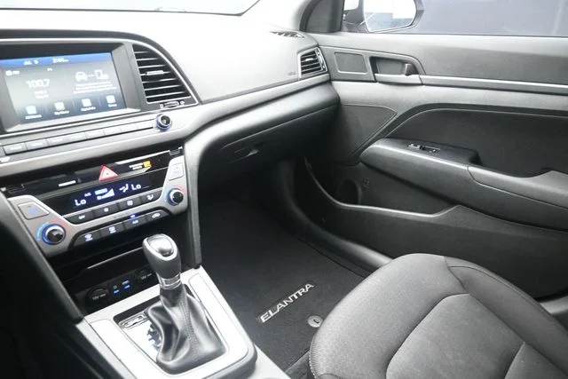 Used 2018 Silver Hyundai Value Edition image 29