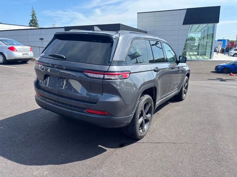 Used 2023 Gray Jeep Altitude X image 8
