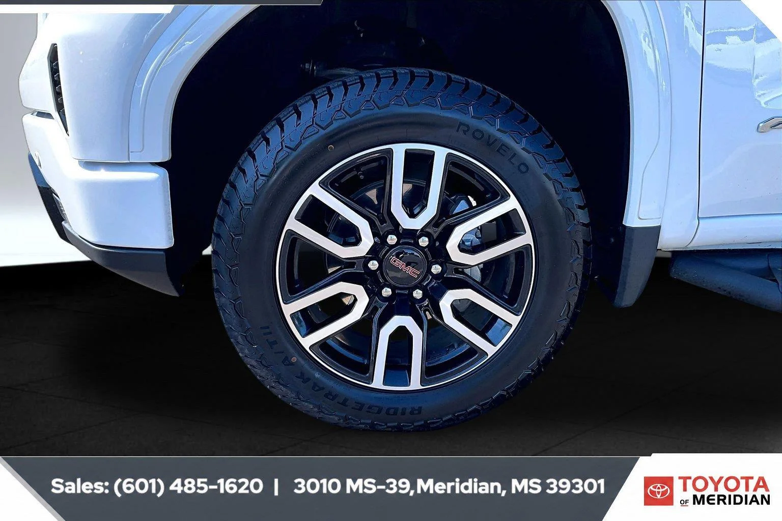 Used 2024 Summit White GMC AT4 image 7