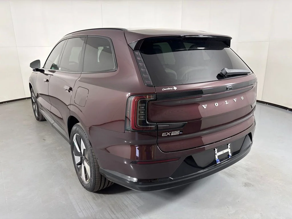 Used 2025 Red Volvo Twin Motor electric Plus image 6