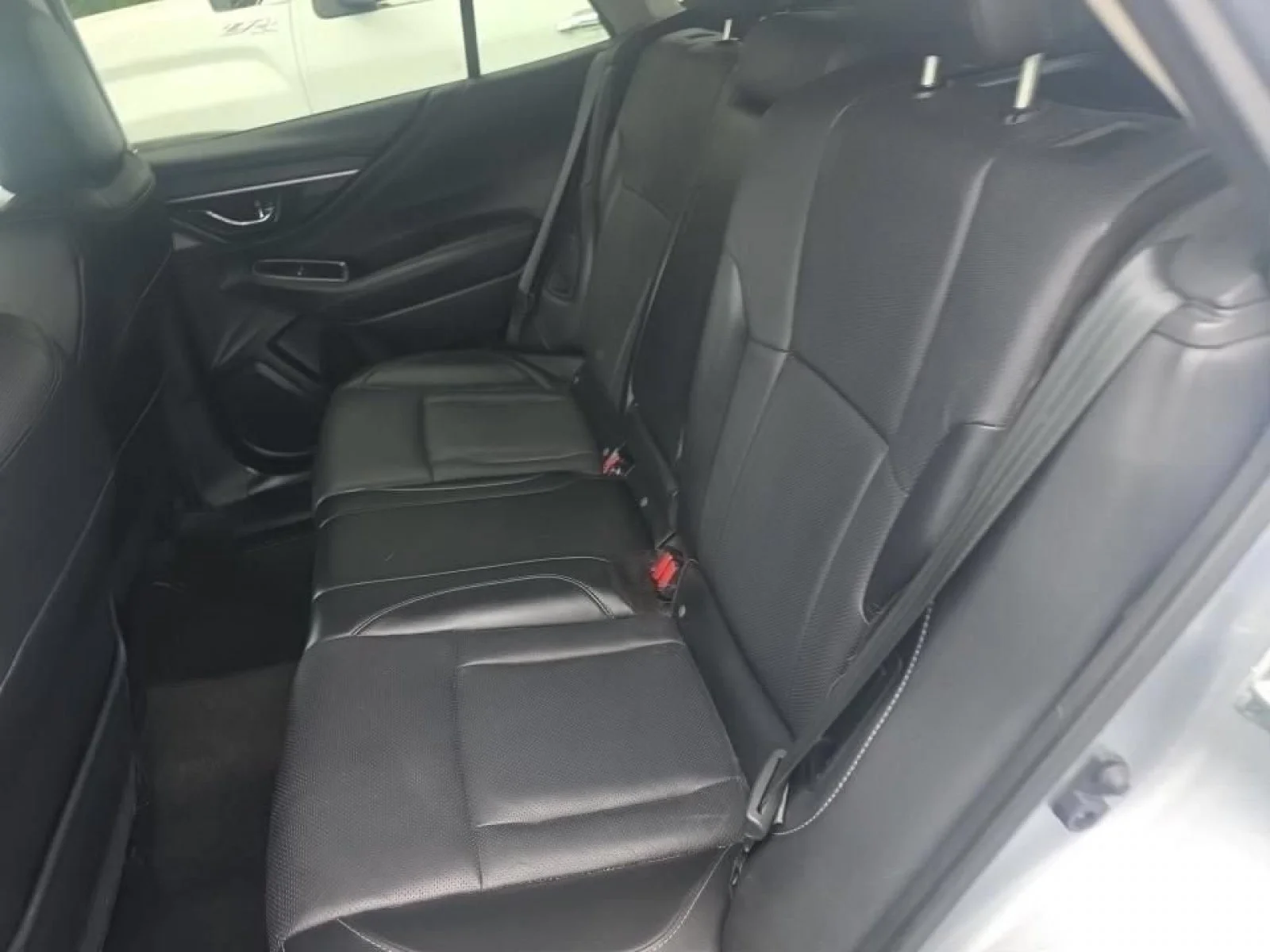 Used 2020 Ice Silver Metallic Subaru Limited image 9