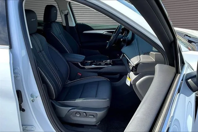 New 2026 Iridescent White Tricoat Buick Avenir image 10