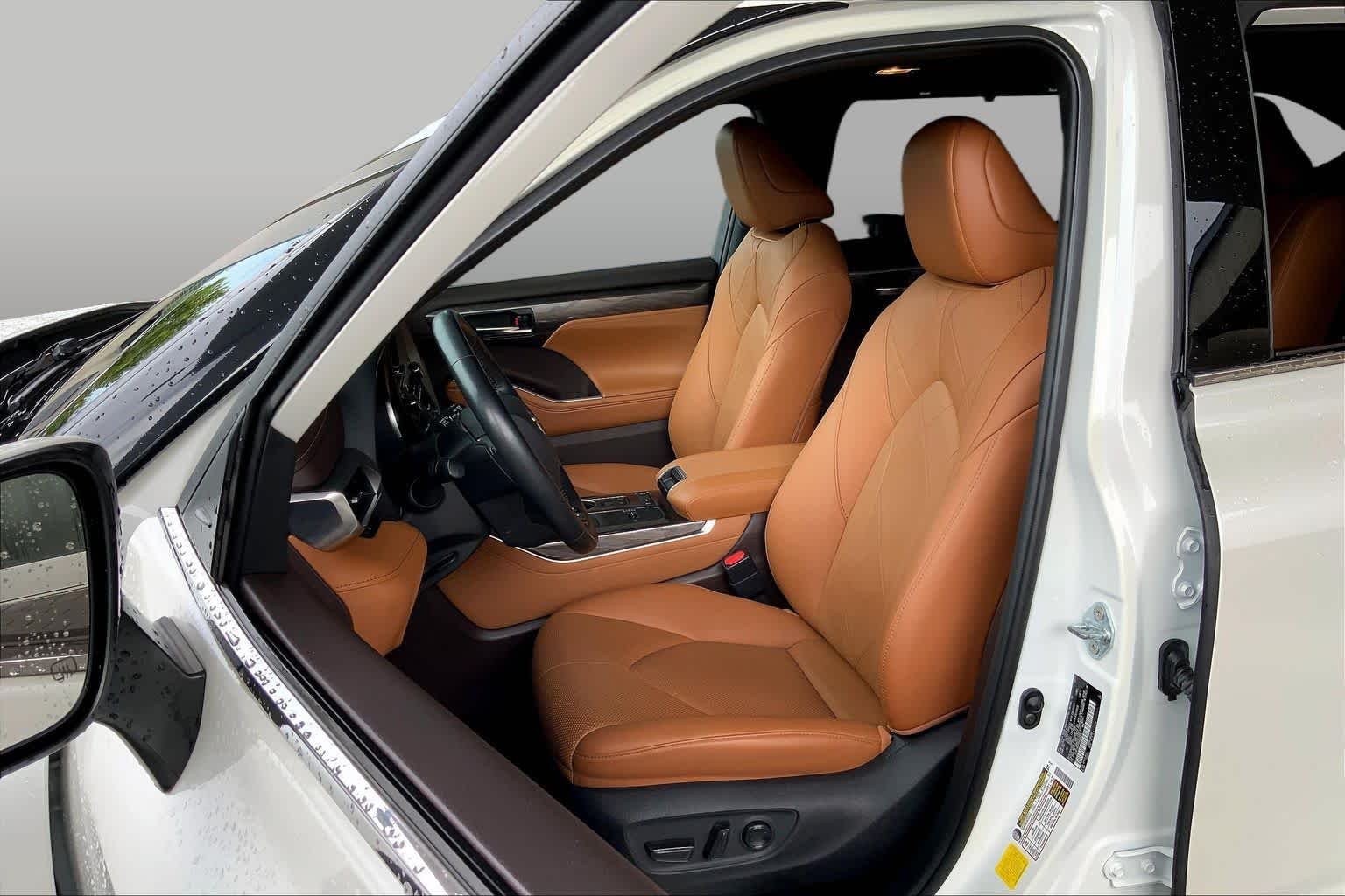 Used 2021 Blizzard Pearl Toyota Platinum image 8