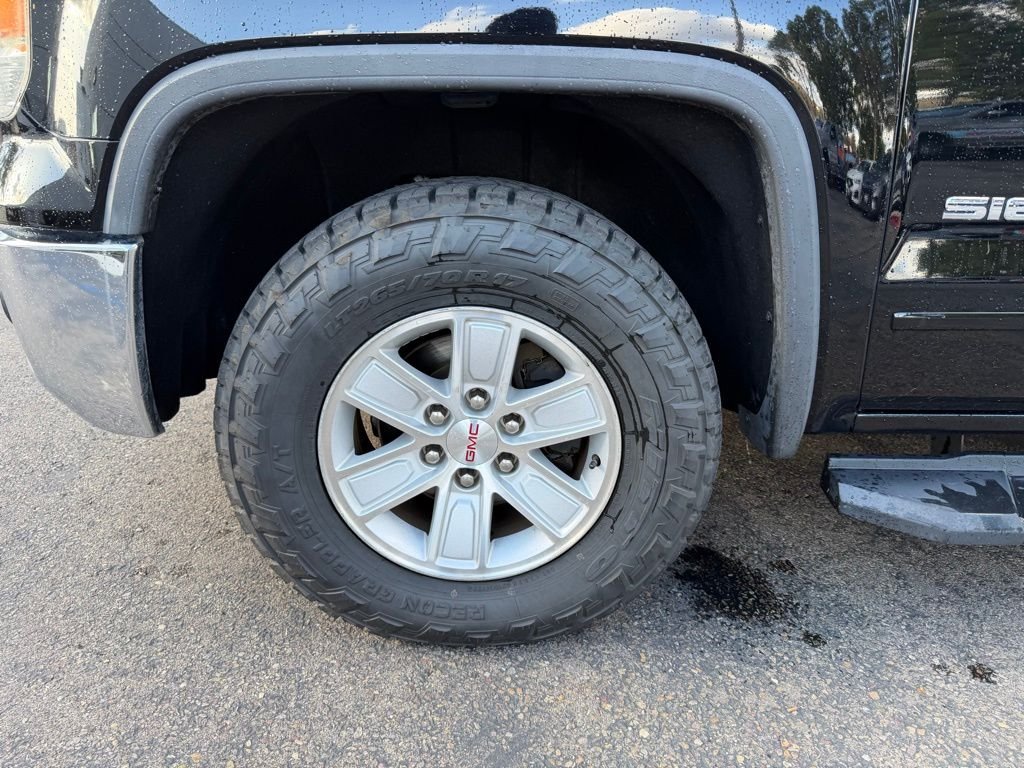 Used 2015 Black GMC SLE image 6