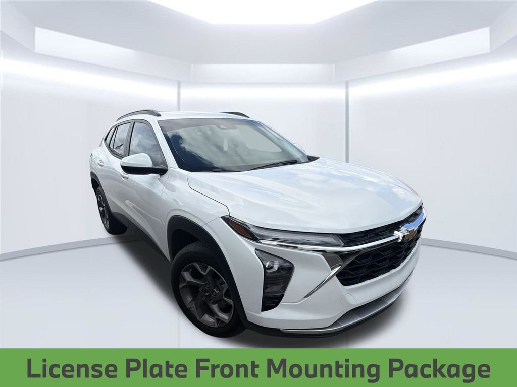 Used 2024 Summit White Chevrolet LT image 5