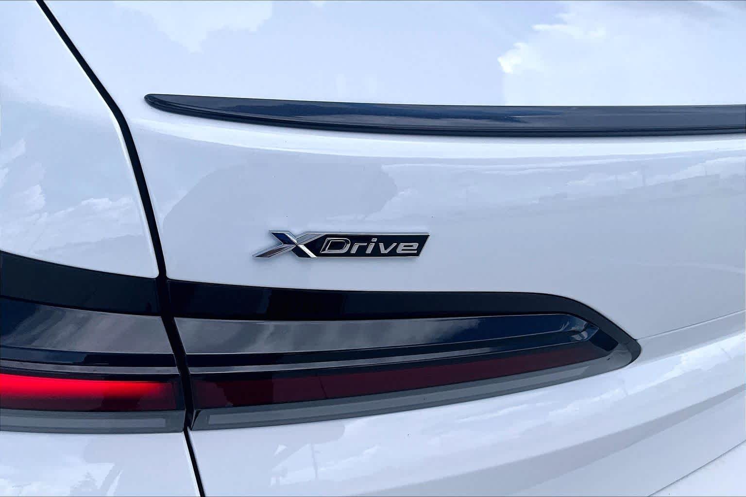 Used 2026 Alpine White BMW 750e xDrive image 8