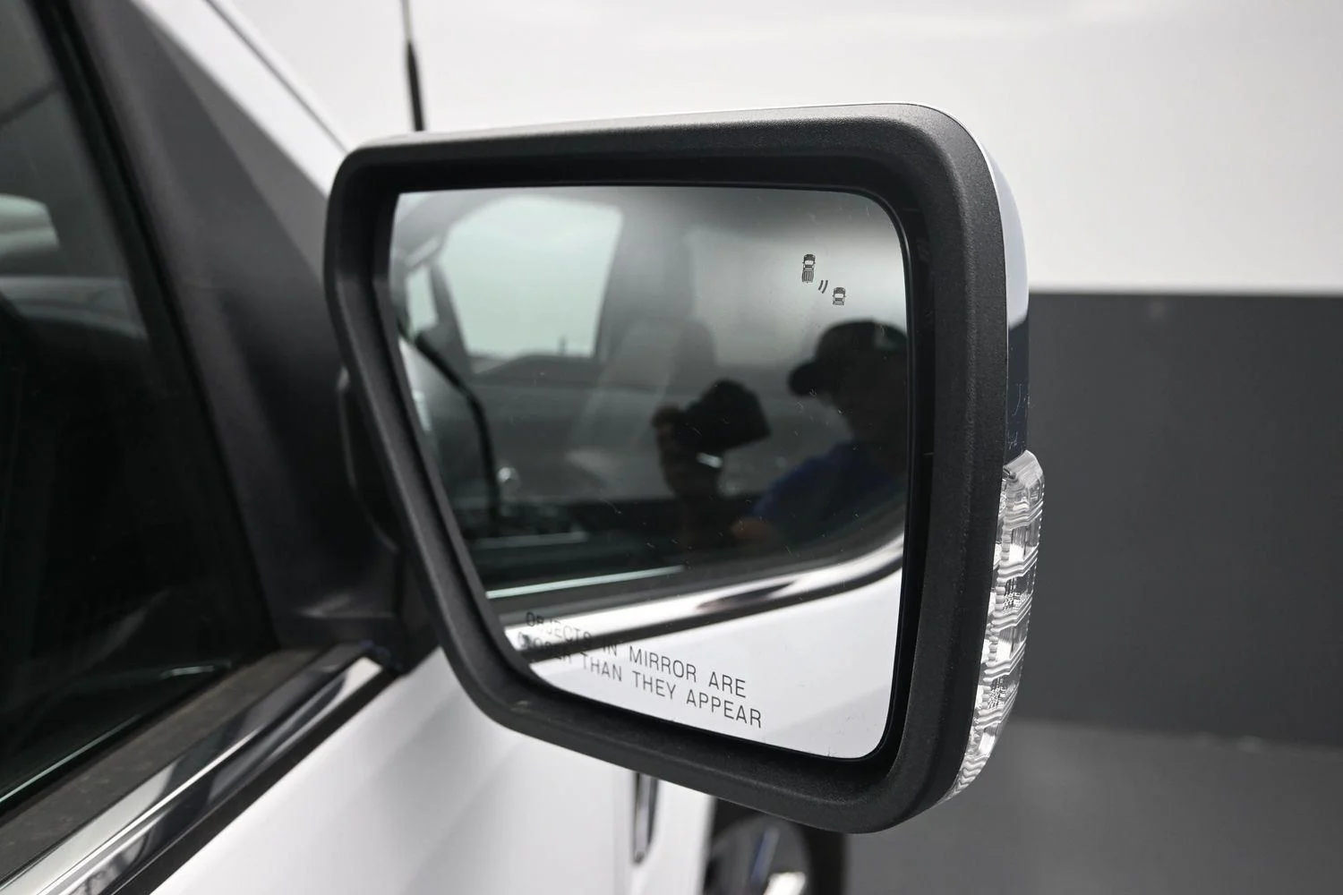 Used 2025 Oxford White Ford LARIAT image 9