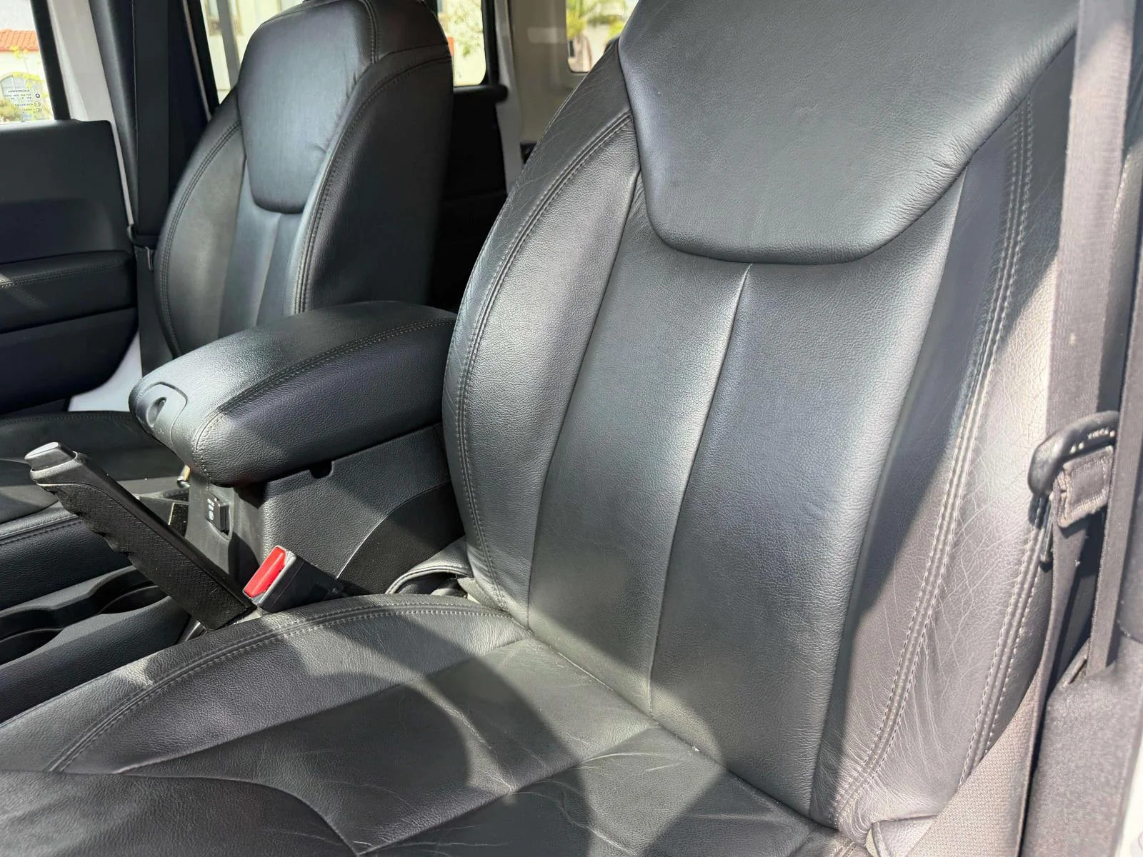 Used 2015 Bright White Clearcoat Jeep Altitude image 28