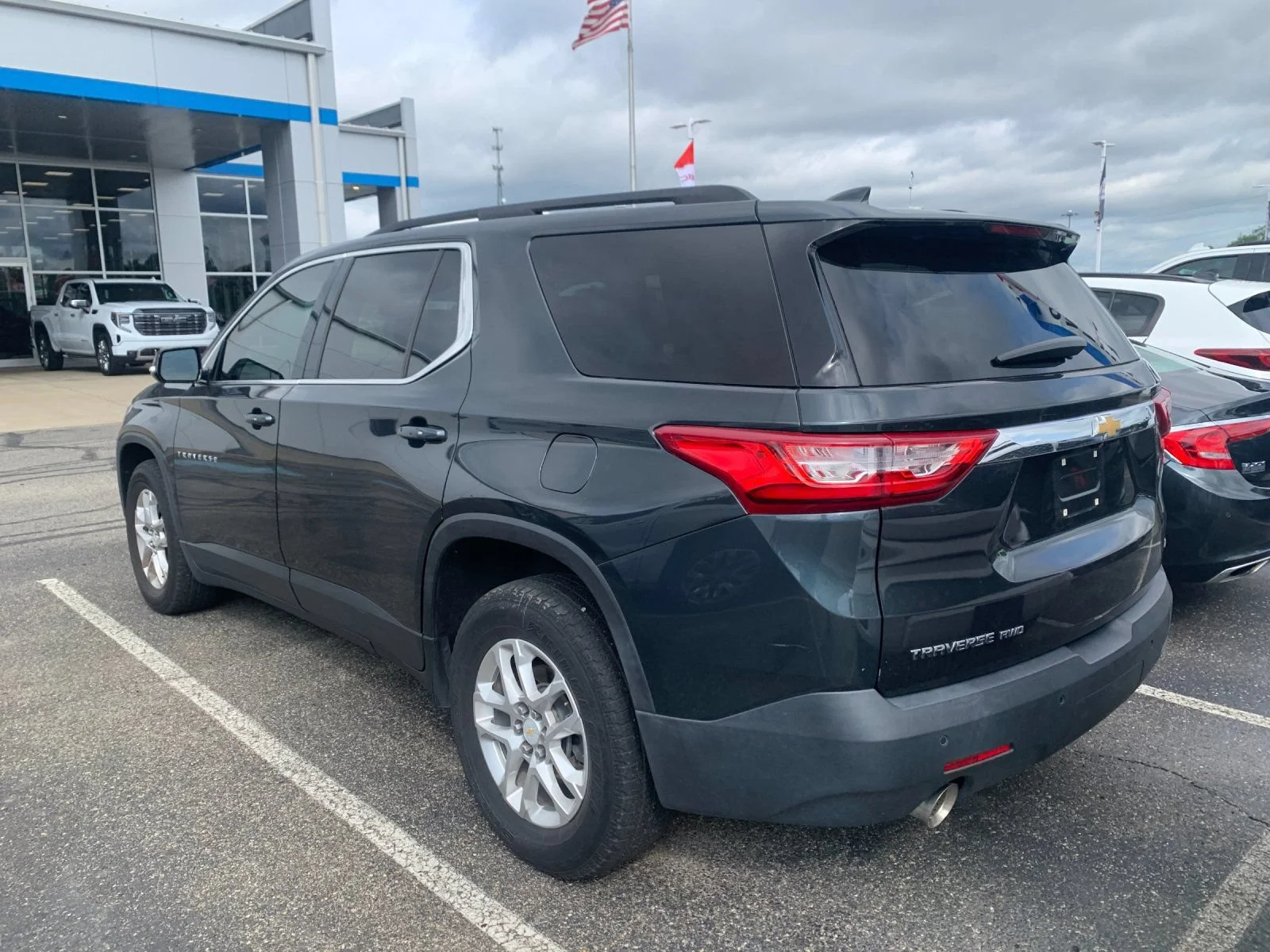 Used 2020 GRAPHITE METALLIC Chevrolet LT Cloth image 3