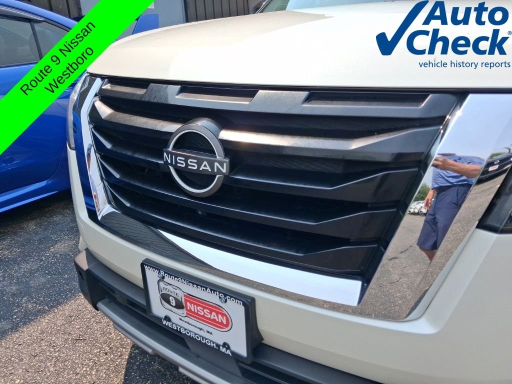 Used 2023 White Nissan Platinum image 2