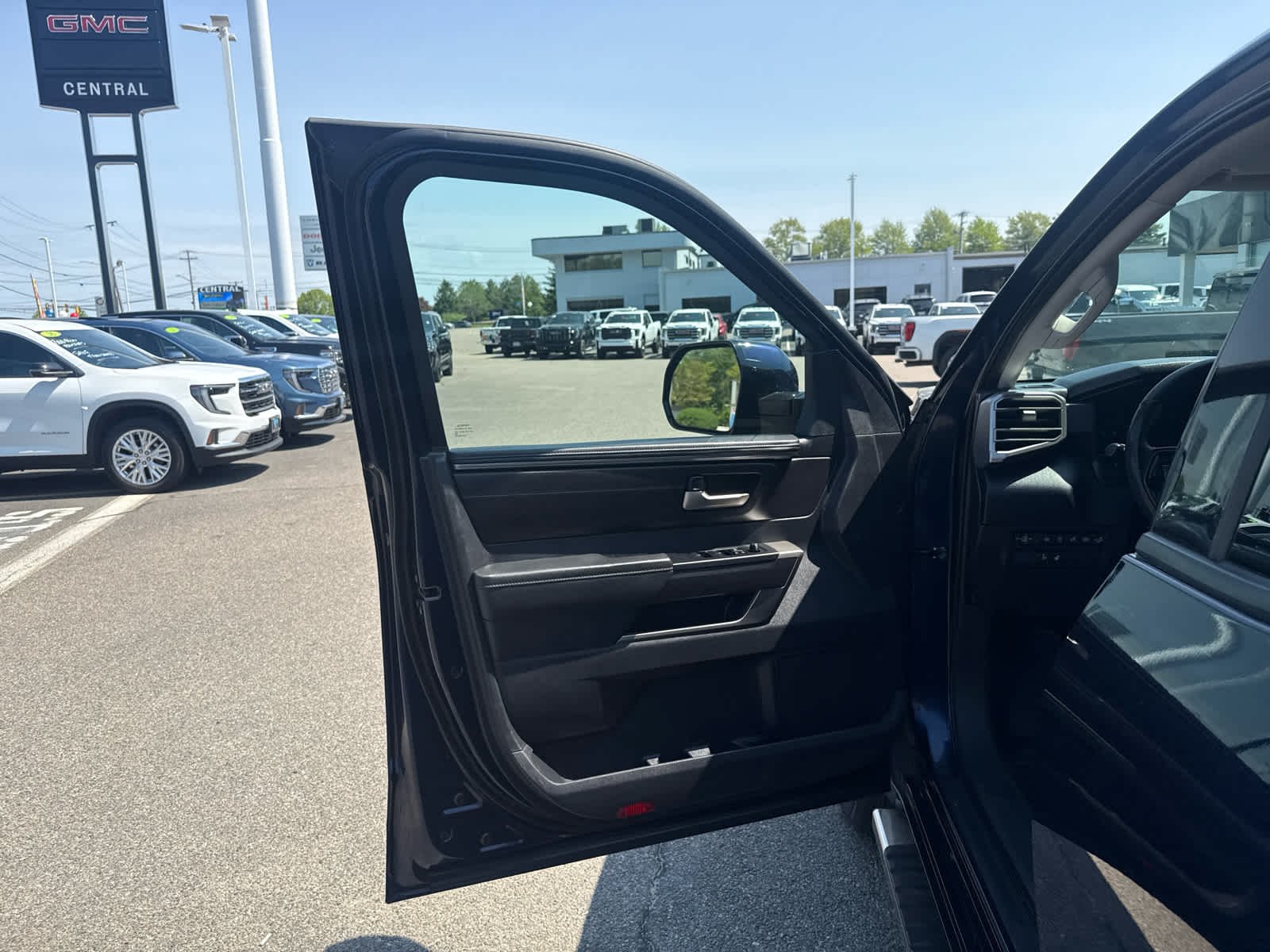 Used 2022 Gray Toyota SR5 image 12