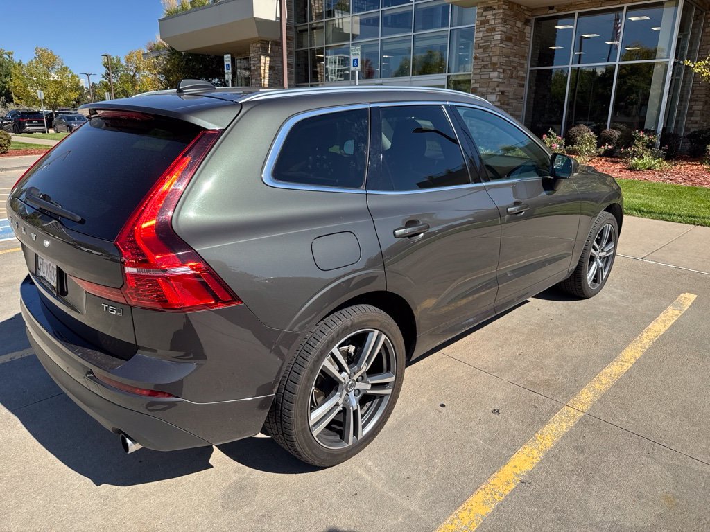 Used 2020 Green Volvo T5 Momentum image 3