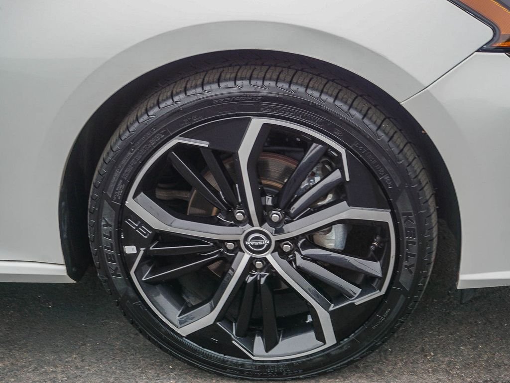 Used 2024 Glacier White Nissan 2.5 SR image 10